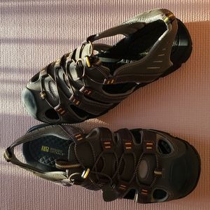 New Rugged Outback Men's Closed Tote Sandals Outdoor Sport Men's Size 12